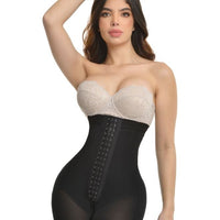 SHORT PUSH UP TALLE SÚPER ALTO CON 3 FILAS DE BROCHES REALCE BOOTYLICIOUS FP1575